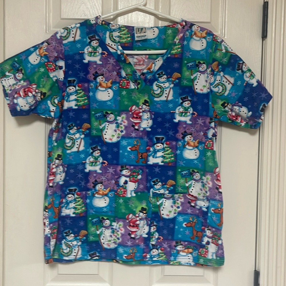 Uniform Advantage Scrubs size Medium. Two pockets in the front. Great condition.